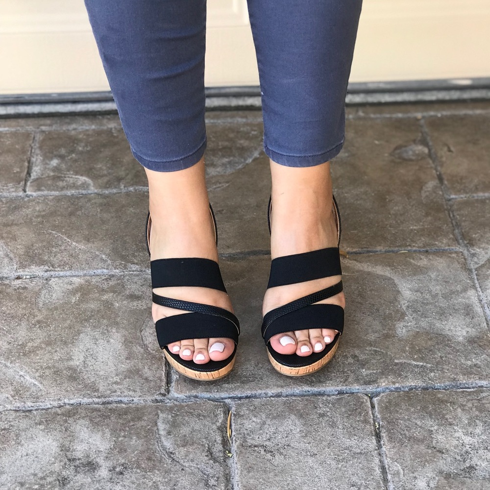 NIB Black Snake Embossed Comfortable Strappy Wedge - Picture 5 of 7